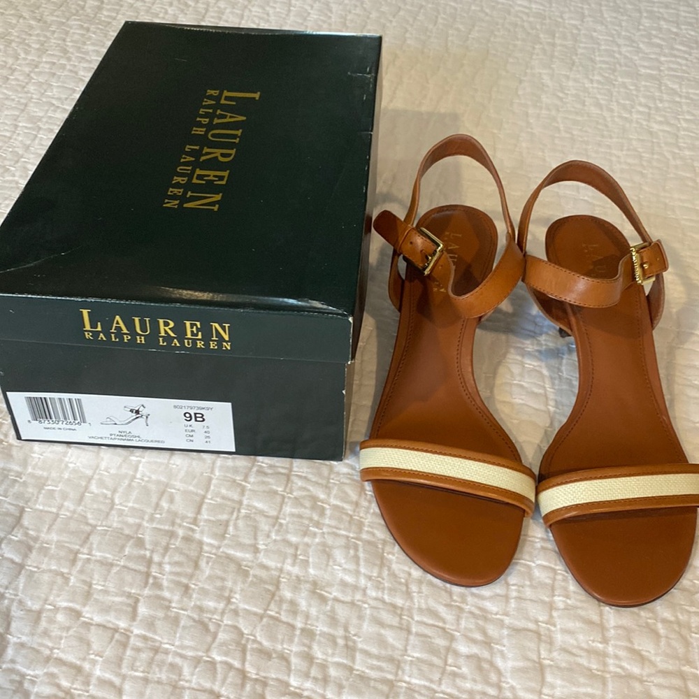 Lauren Ralph Lauren Nyla sandal with heal. Size 9 excellent like new condition